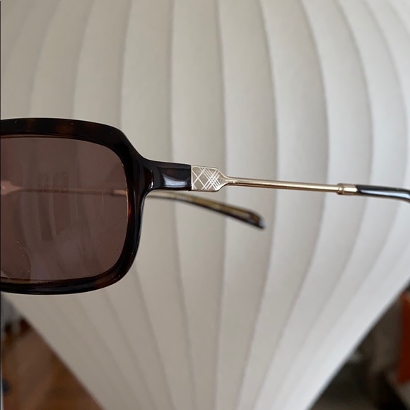 Burberry sunglasses - Picture 8 of 8